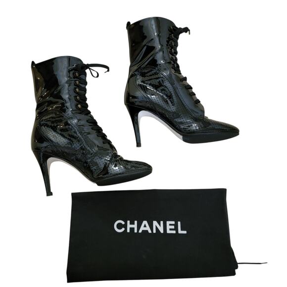 Chanel Vintage 2007 Patent Leather Lace-Up Heeled Ankle Boots Black 37.5 US 7 - Picture 3 of 14